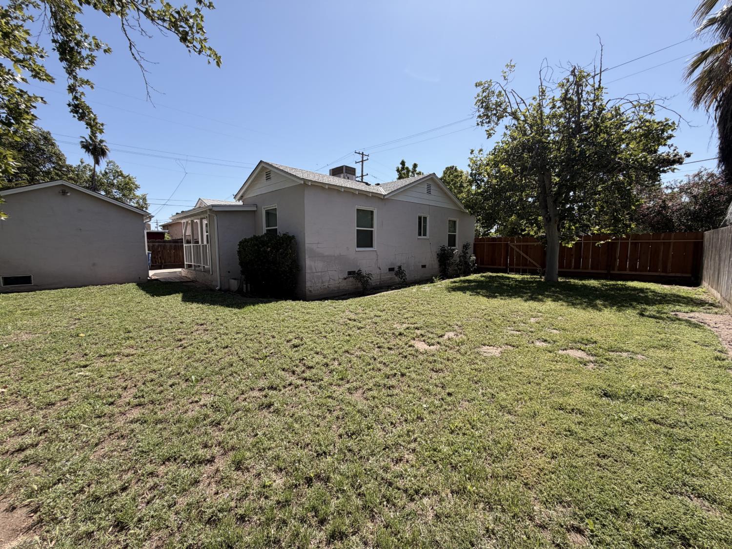 713 W 4th St, Madera, CA 93637