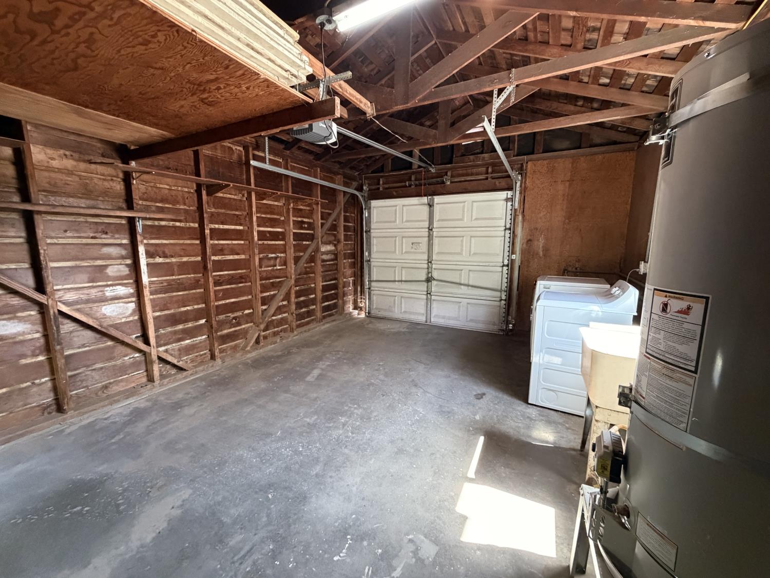 713 W 4th St, Madera, CA 93637