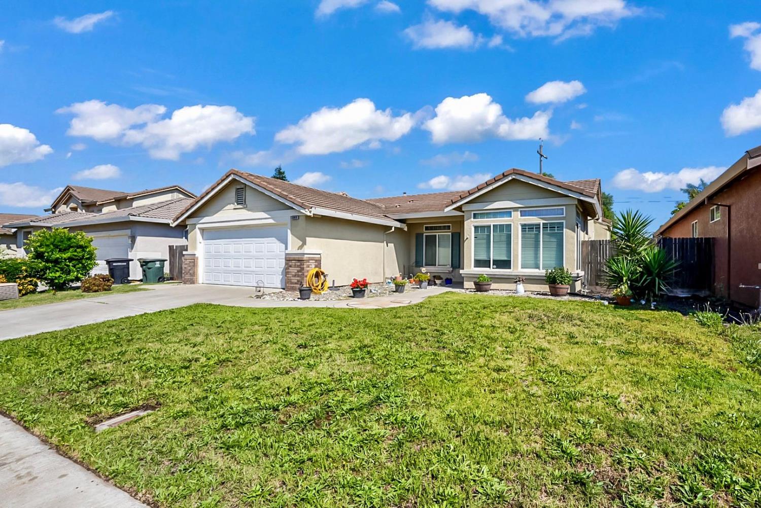 2865 Tulare Ct, Livingston, CA 95334