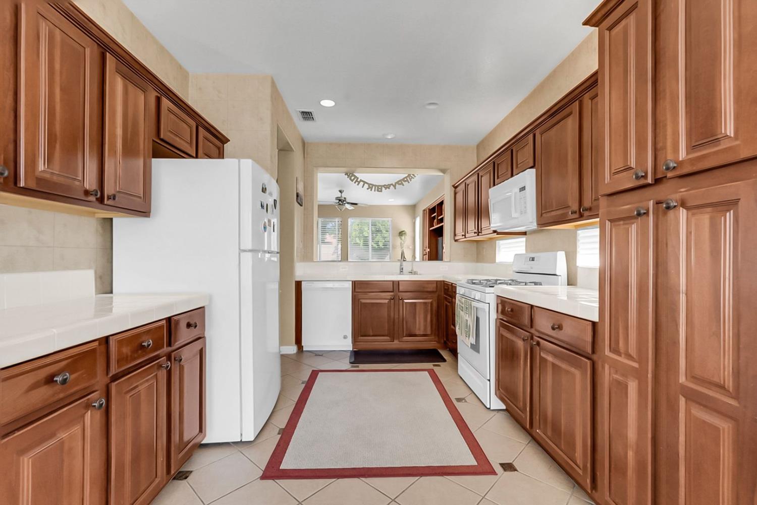 2865 Tulare Ct, Livingston, CA 95334