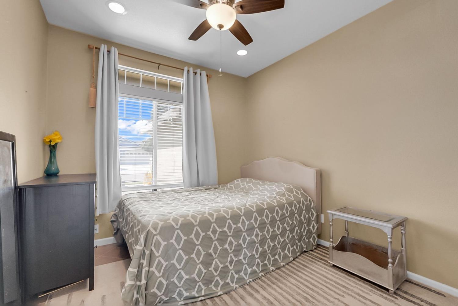 2865 Tulare Ct, Livingston, CA 95334