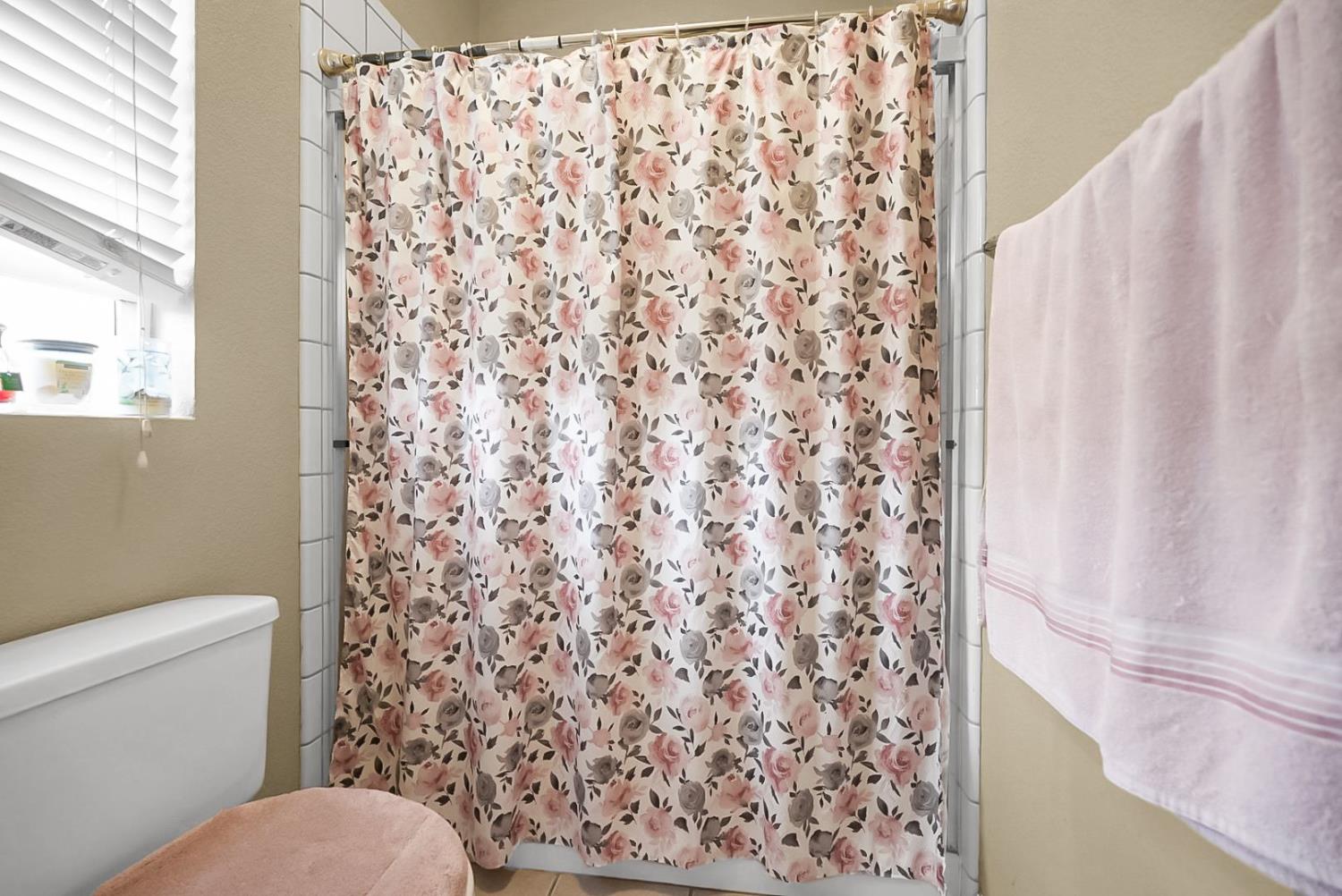 2865 Tulare Ct, Livingston, CA 95334