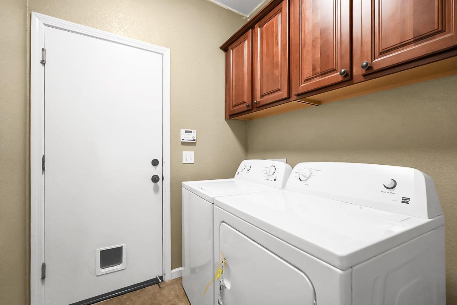 2865 Tulare Ct, Livingston, CA 95334