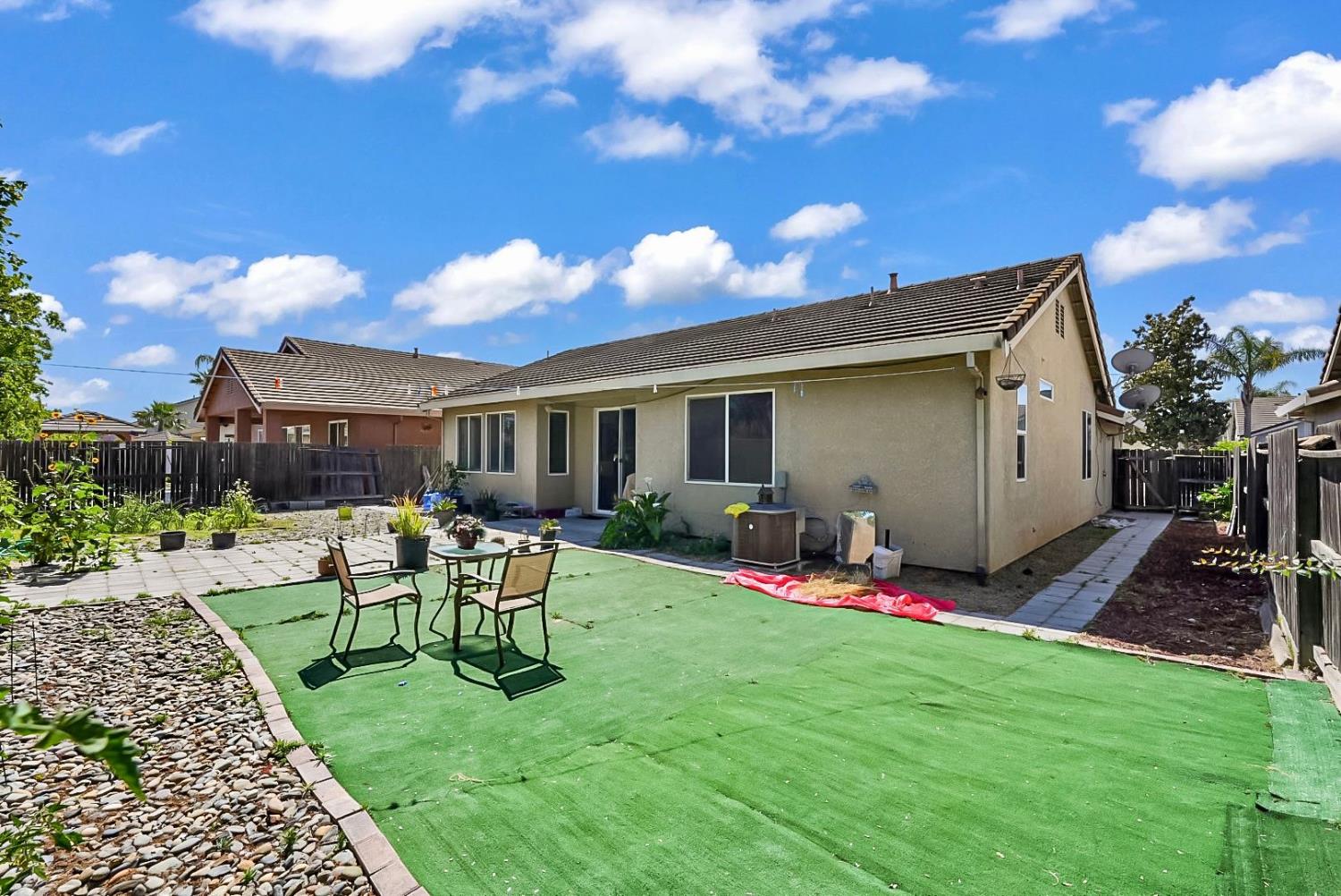 2865 Tulare Ct, Livingston, CA 95334