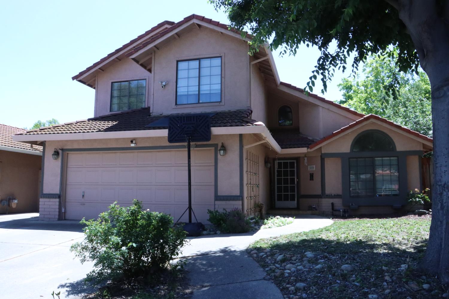 1000 Narvik Ln, Modesto, CA 95350