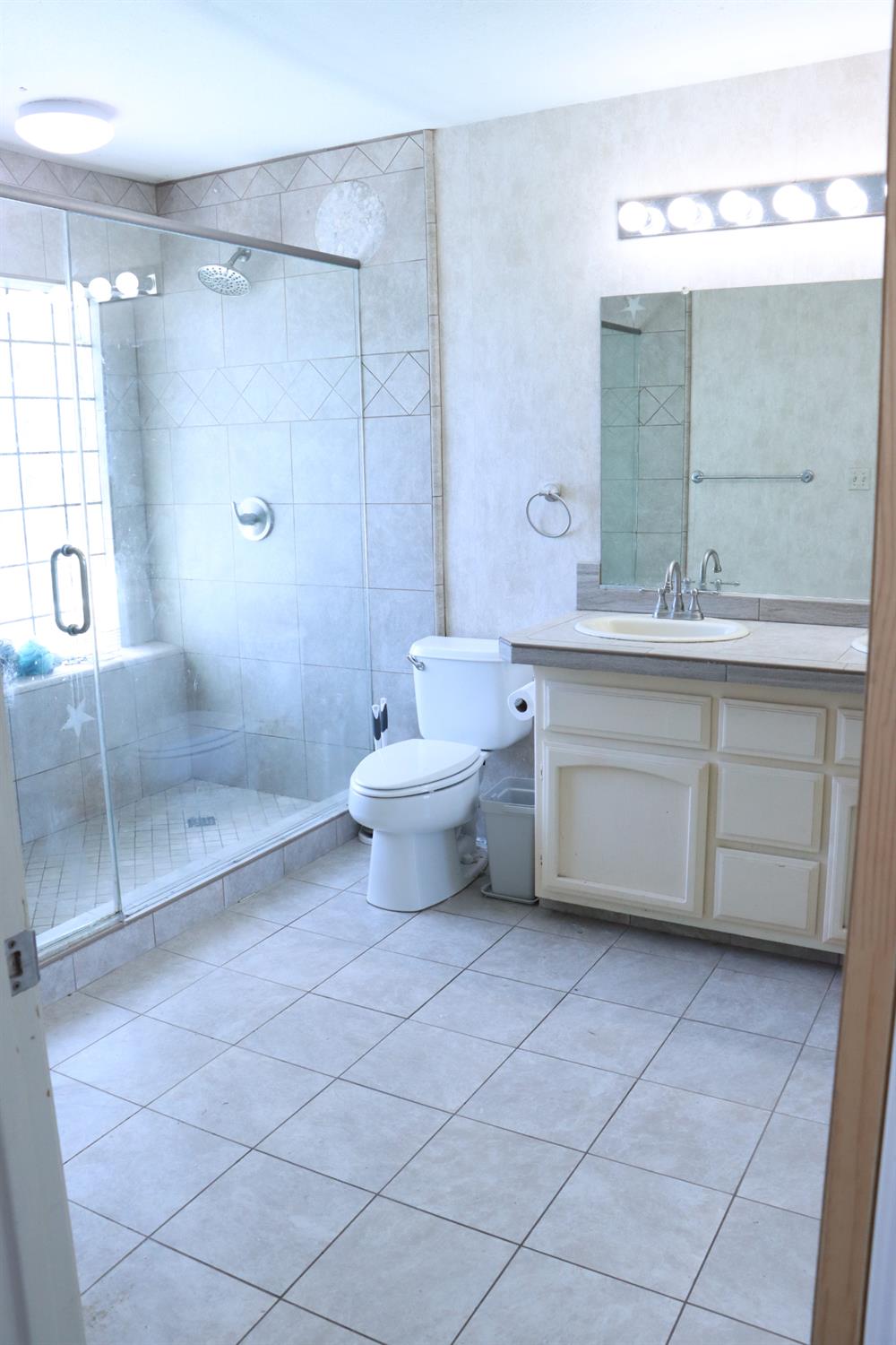 1000 Narvik Ln, Modesto, CA 95350