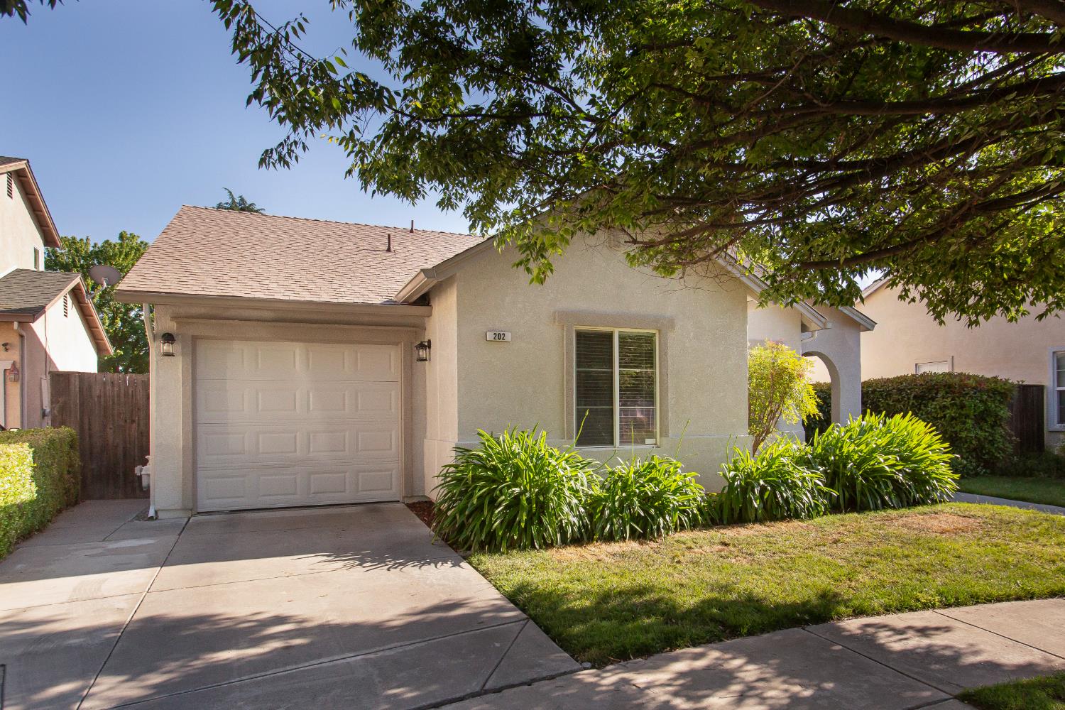 202 Meandering Ln, Turlock, CA 95382