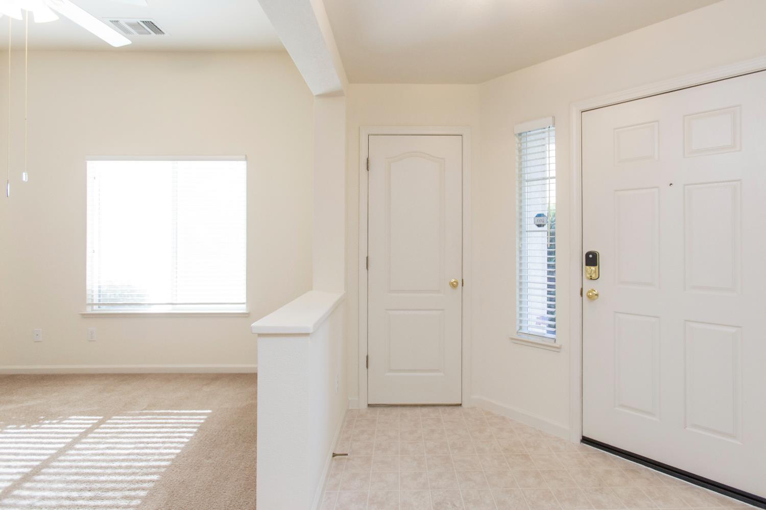 202 Meandering Ln, Turlock, CA 95382