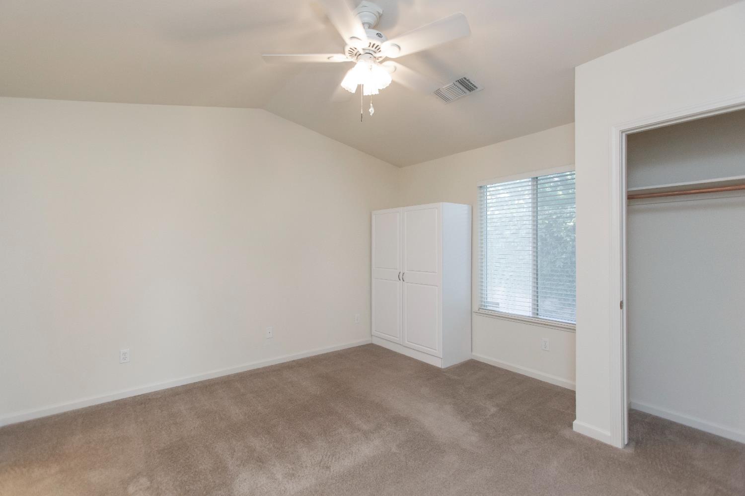 202 Meandering Ln, Turlock, CA 95382