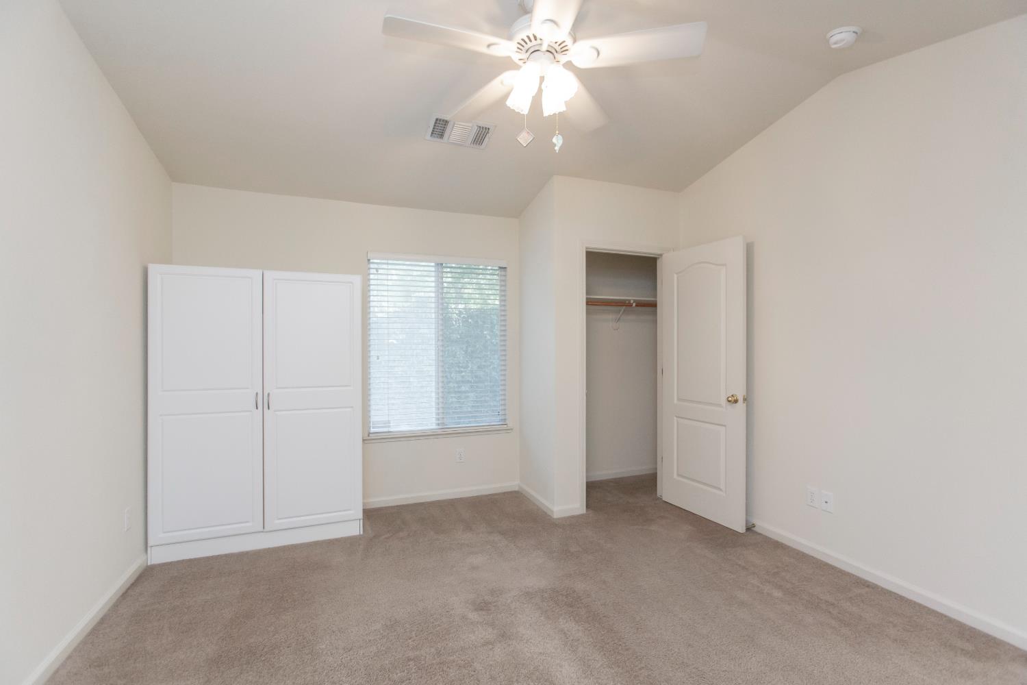 202 Meandering Ln, Turlock, CA 95382