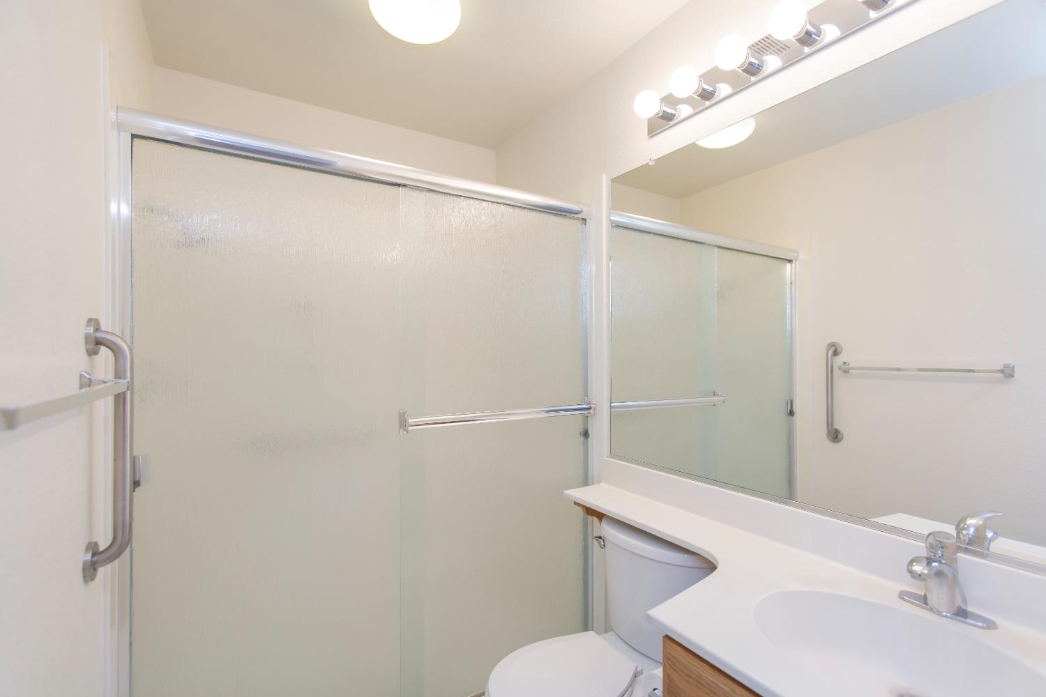 202 Meandering Ln, Turlock, CA 95382