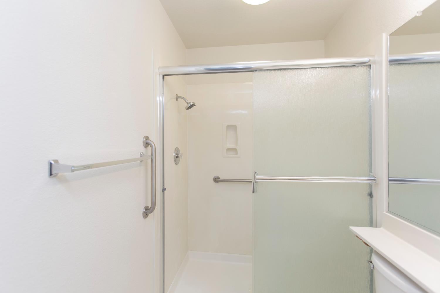 202 Meandering Ln, Turlock, CA 95382