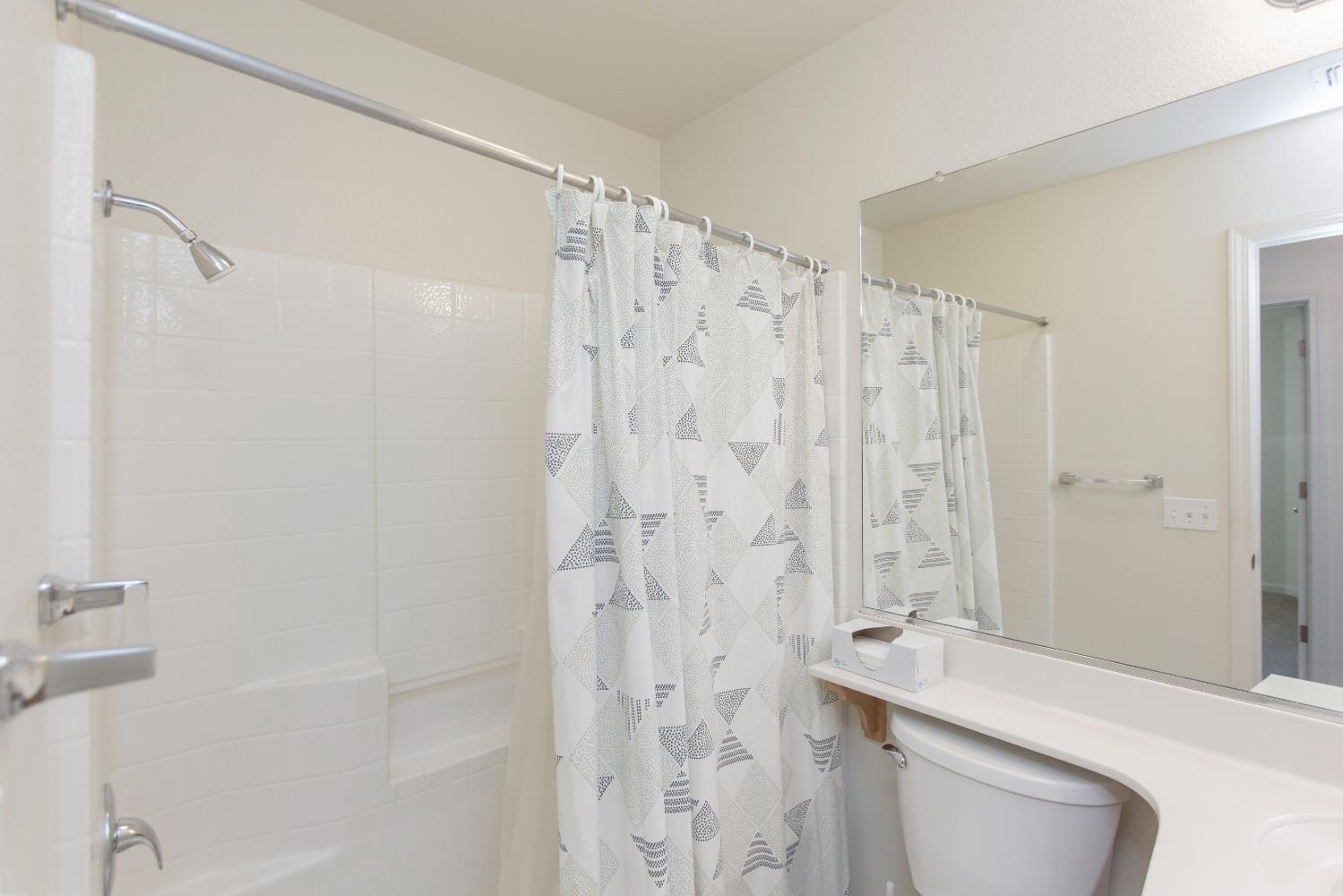 202 Meandering Ln, Turlock, CA 95382