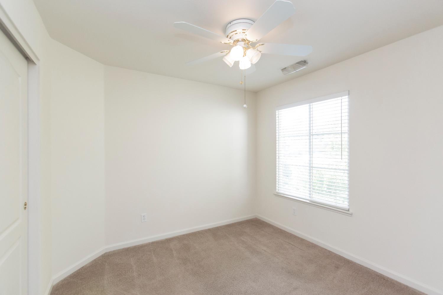 202 Meandering Ln, Turlock, CA 95382