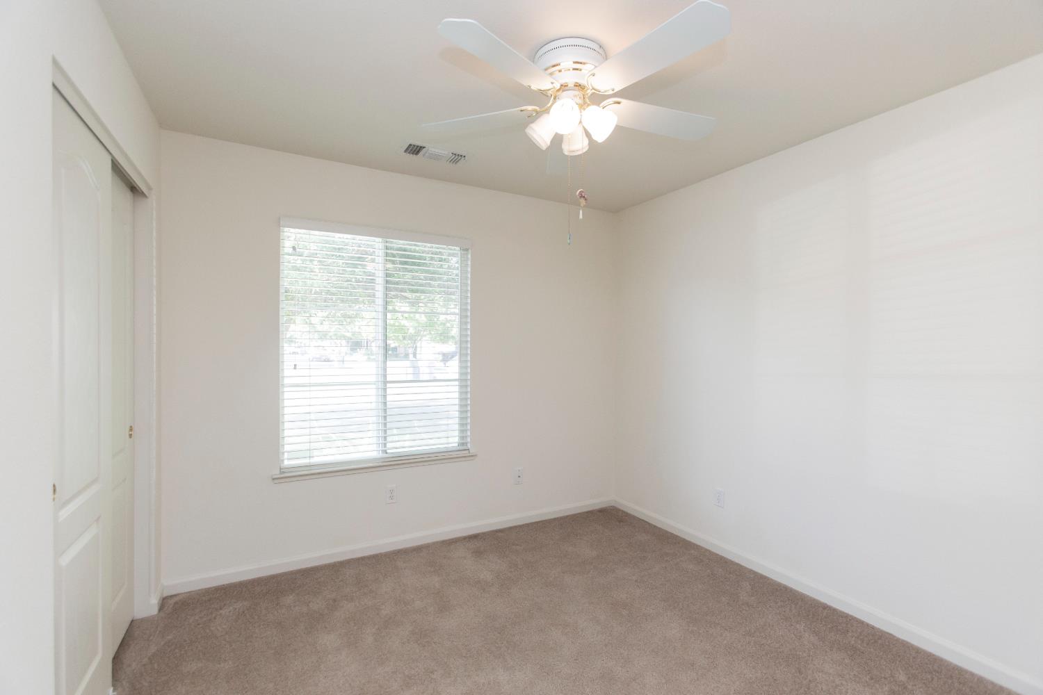 202 Meandering Ln, Turlock, CA 95382