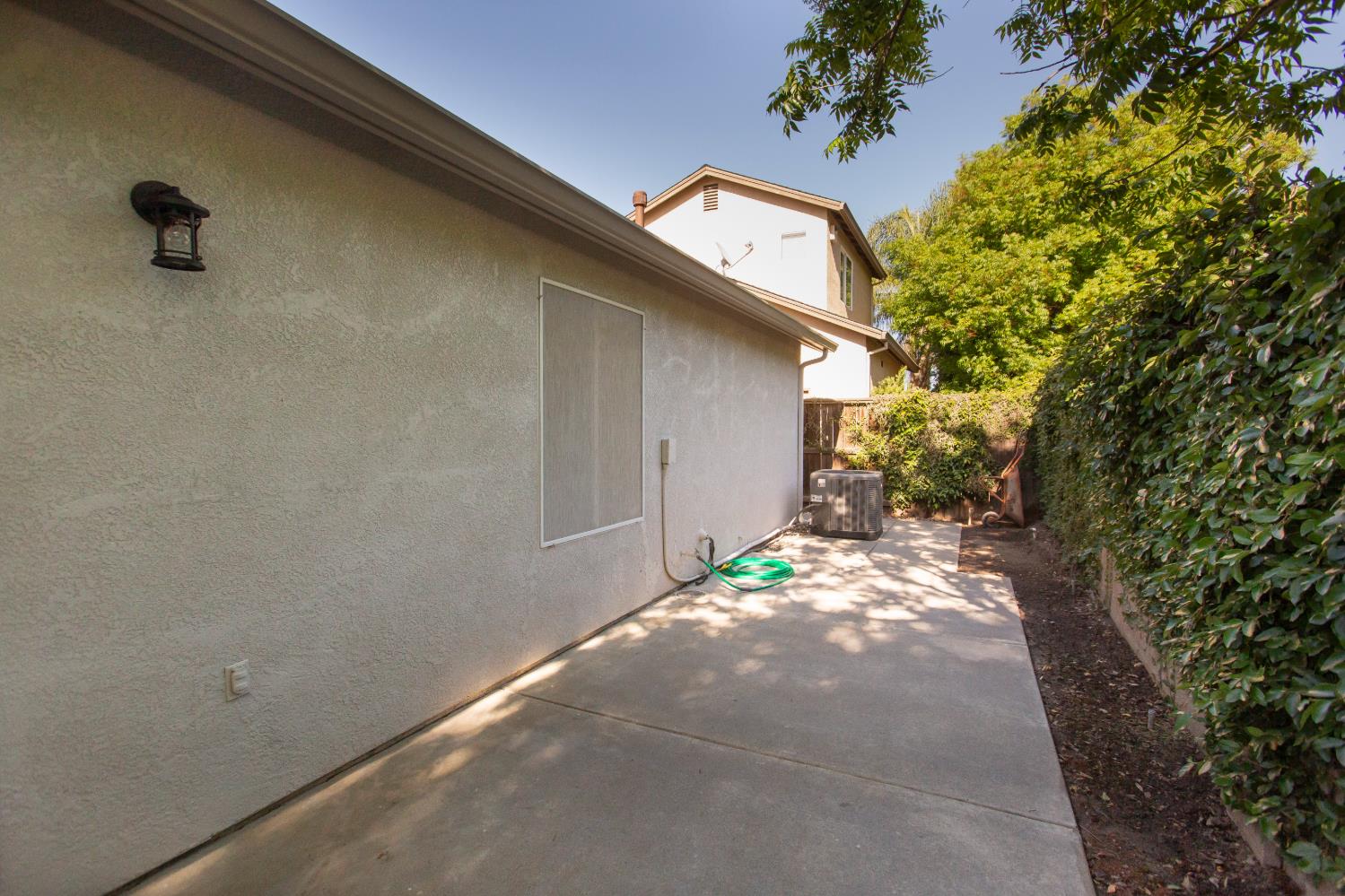 202 Meandering Ln, Turlock, CA 95382