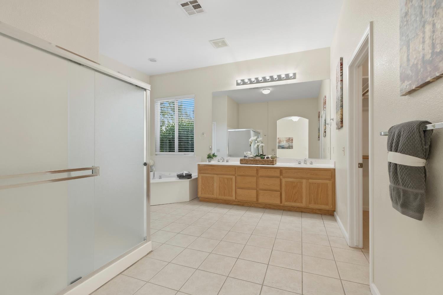 3808 Guildford Ln, Modesto, CA 95355