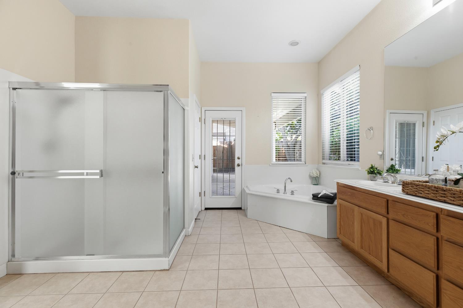 3808 Guildford Ln, Modesto, CA 95355