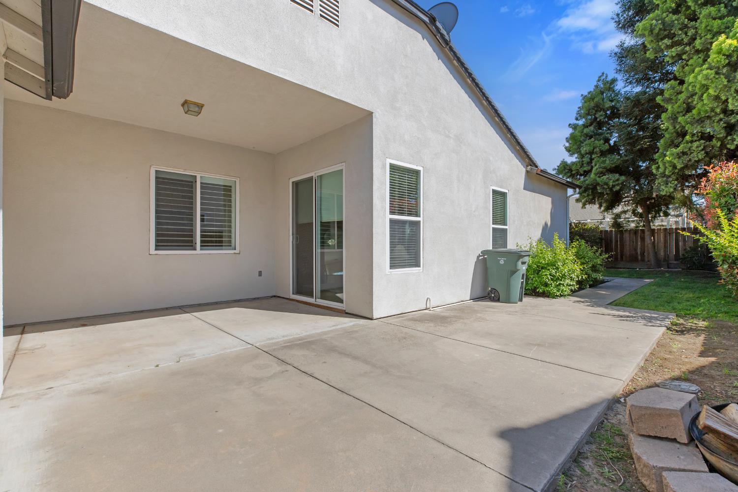 3808 Guildford Ln, Modesto, CA 95355