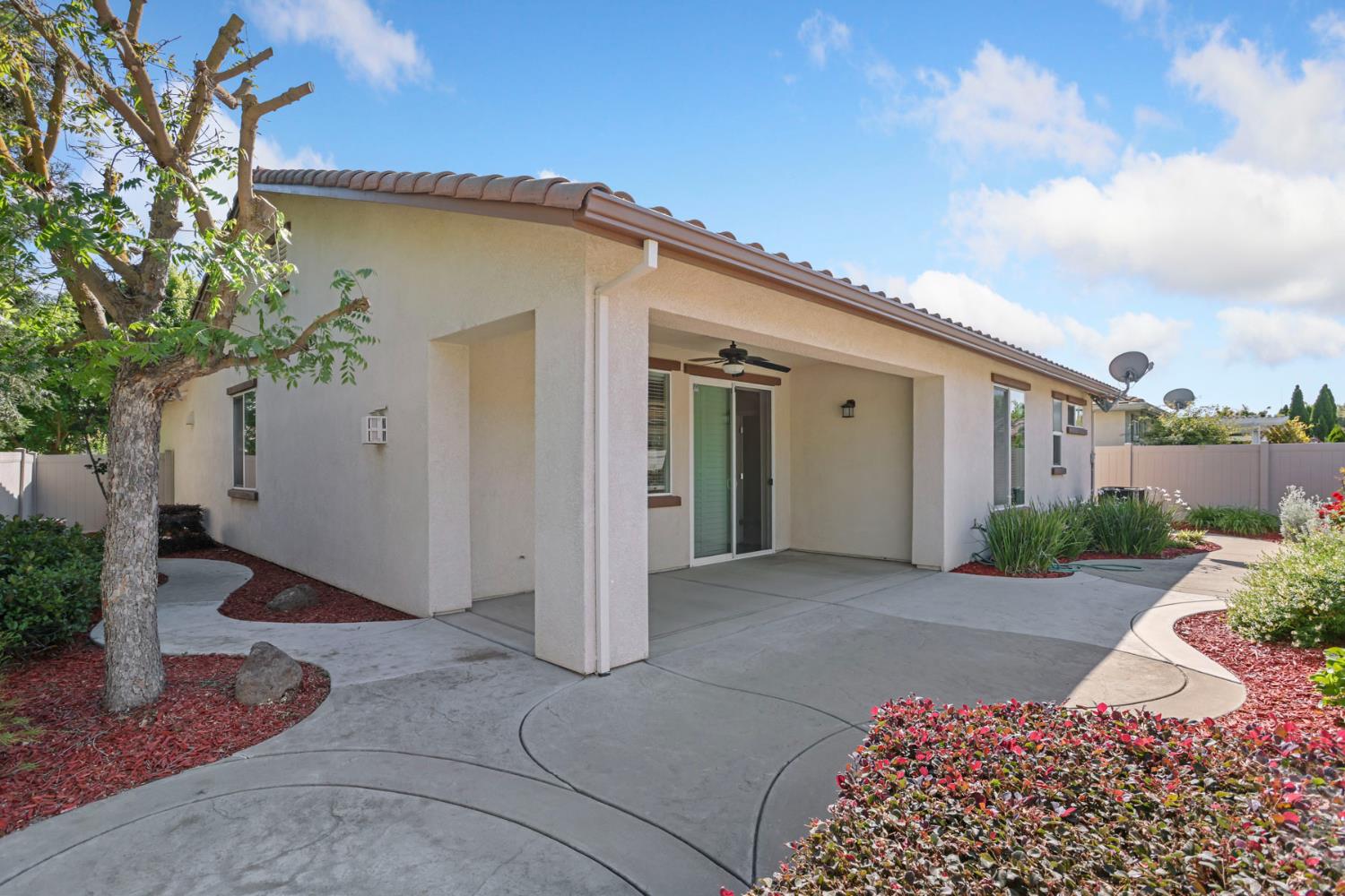 2349 Belle Glade Ln, Manteca, CA 95336