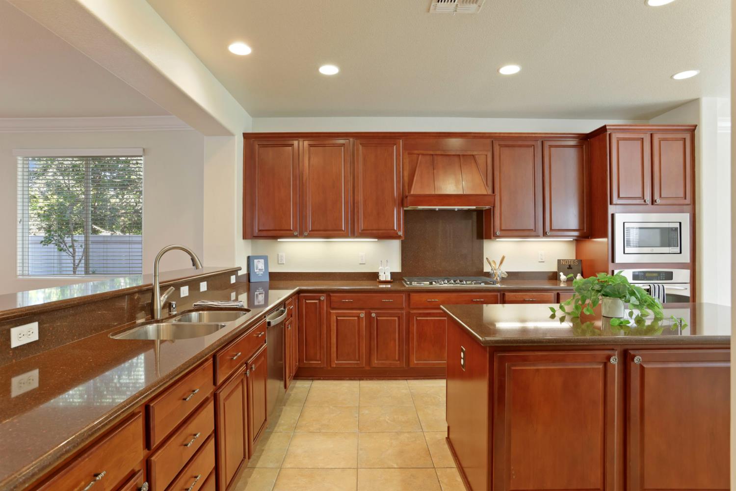 2349 Belle Glade Ln, Manteca, CA 95336