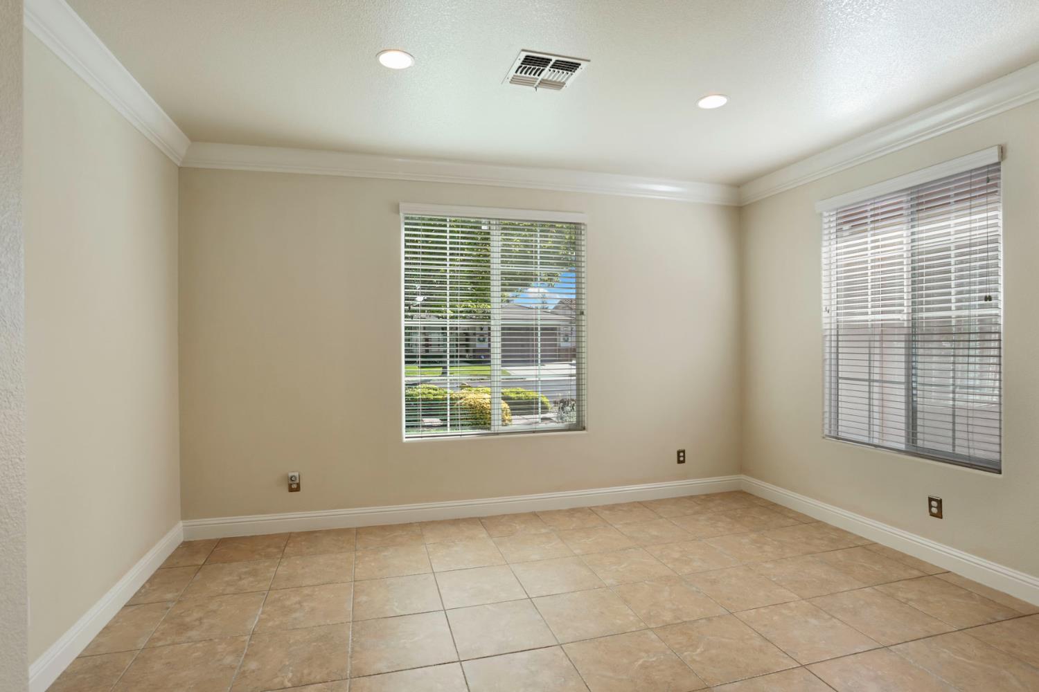 2349 Belle Glade Ln, Manteca, CA 95336