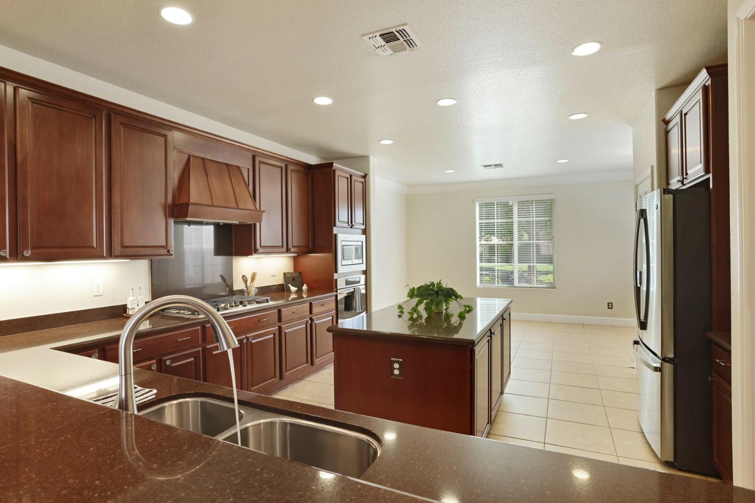 2349 Belle Glade Ln, Manteca, CA 95336