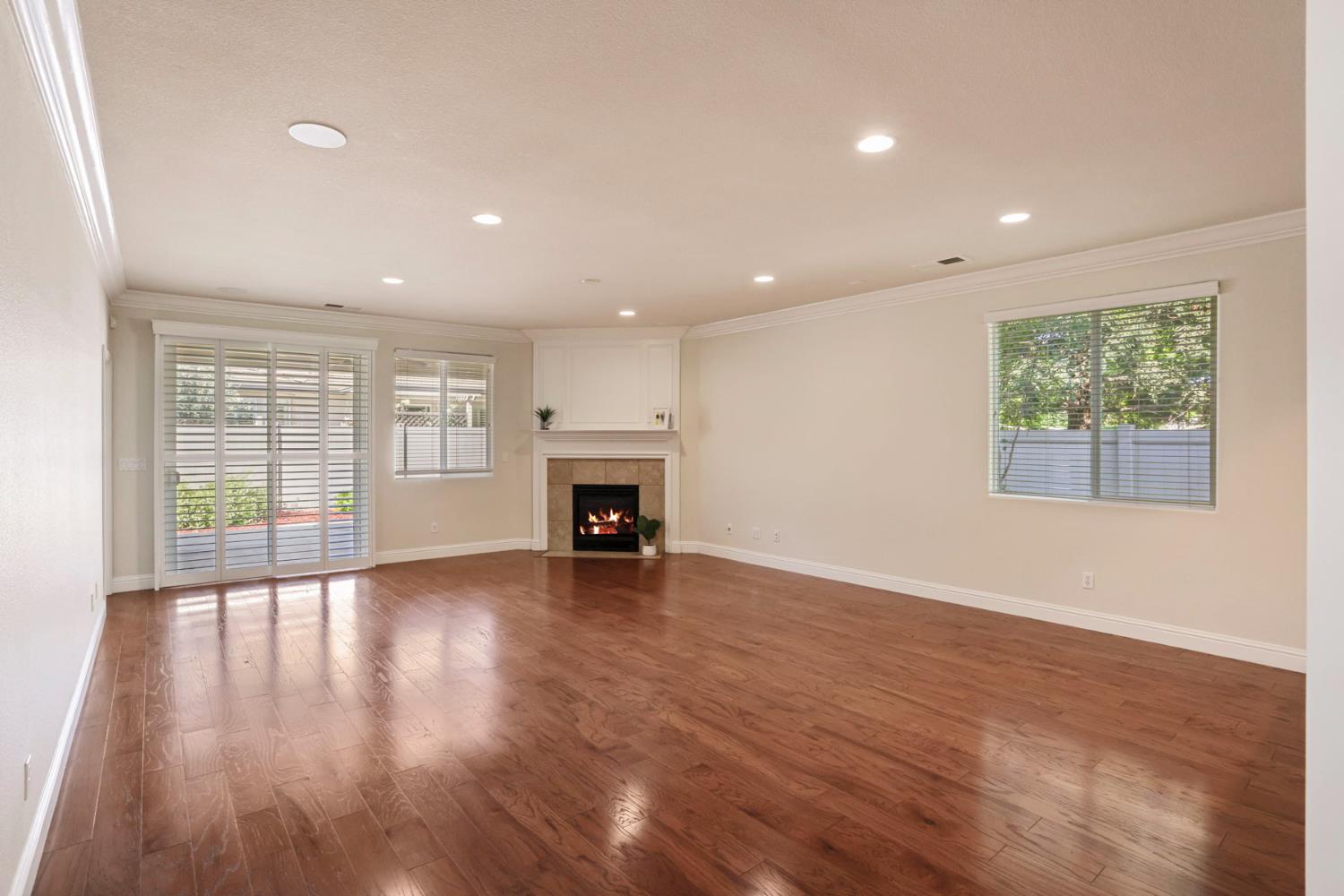 2349 Belle Glade Ln, Manteca, CA 95336