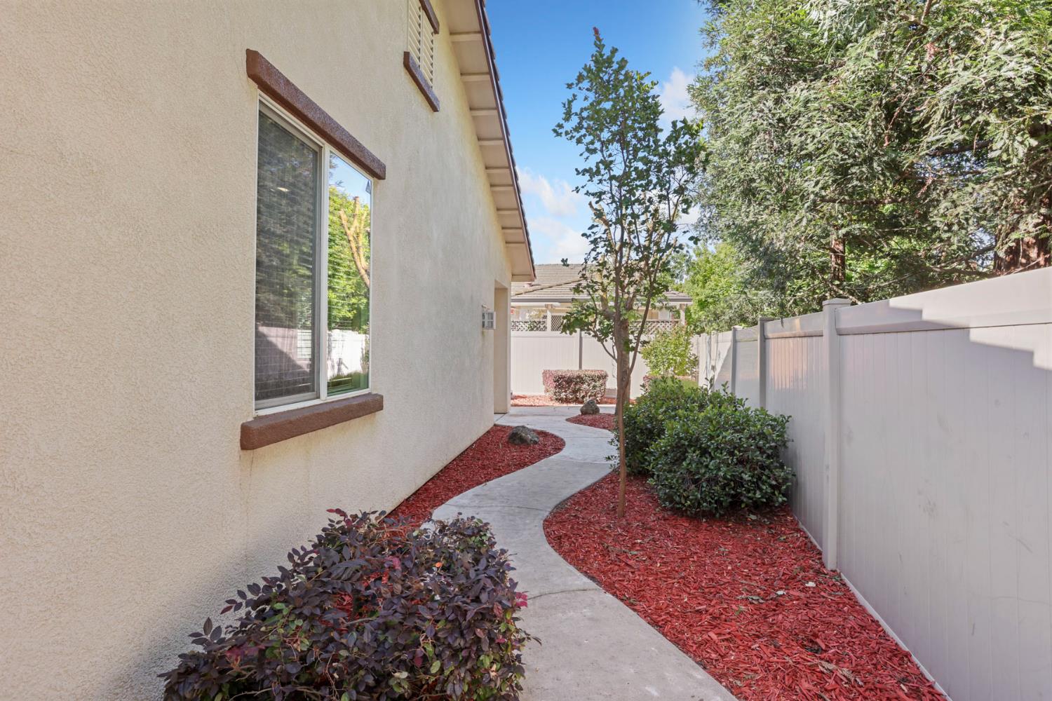2349 Belle Glade Ln, Manteca, CA 95336