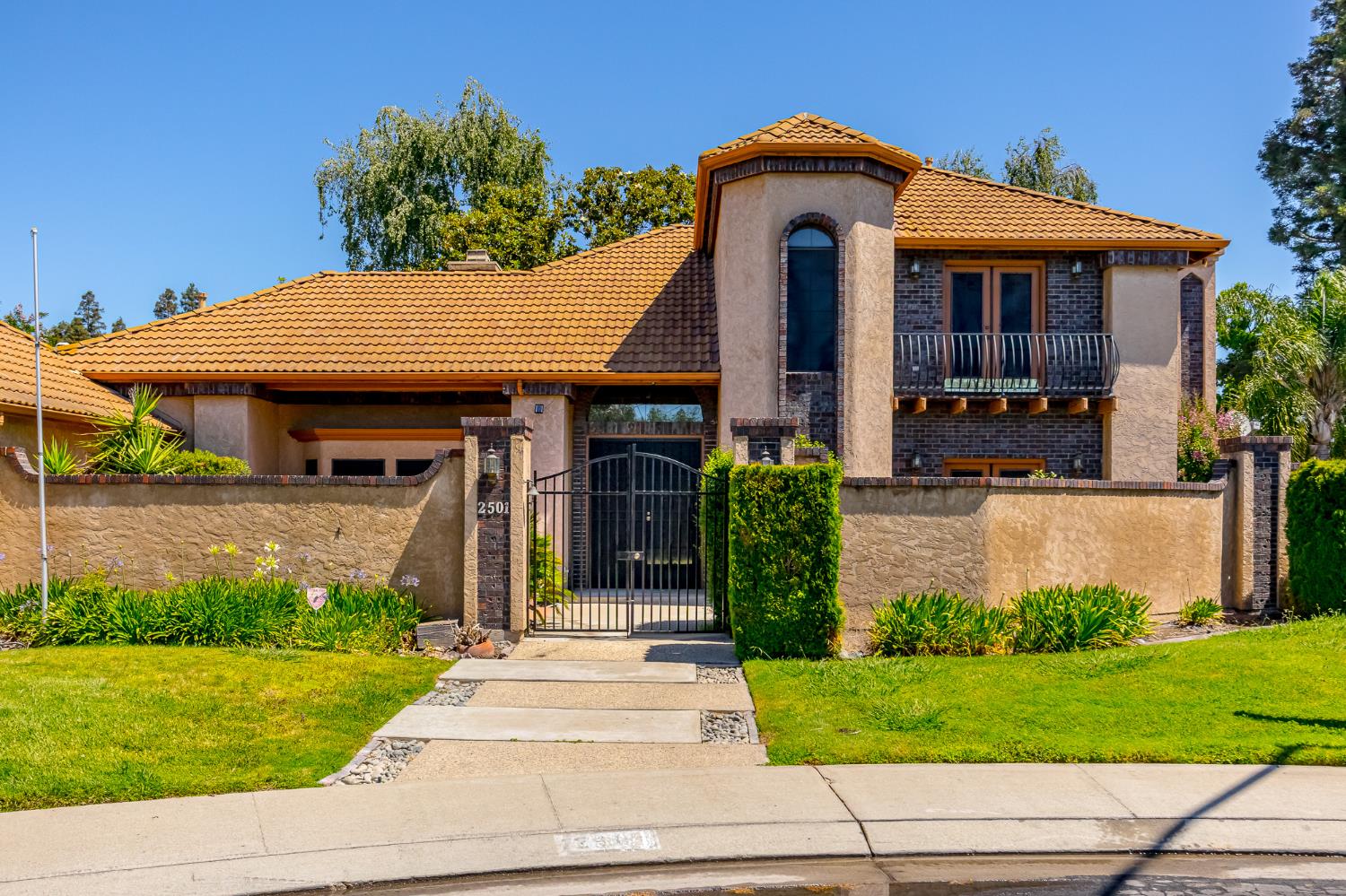 2501 Hilversum Ln, Modesto, CA 95356