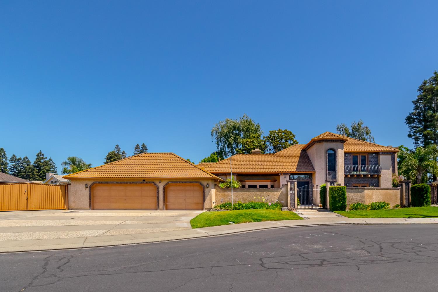 2501 Hilversum Ln, Modesto, CA 95356