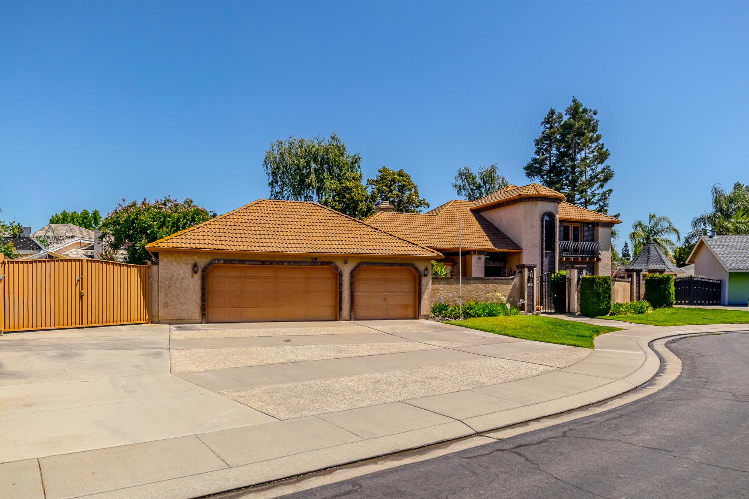 2501 Hilversum Ln, Modesto, CA 95356