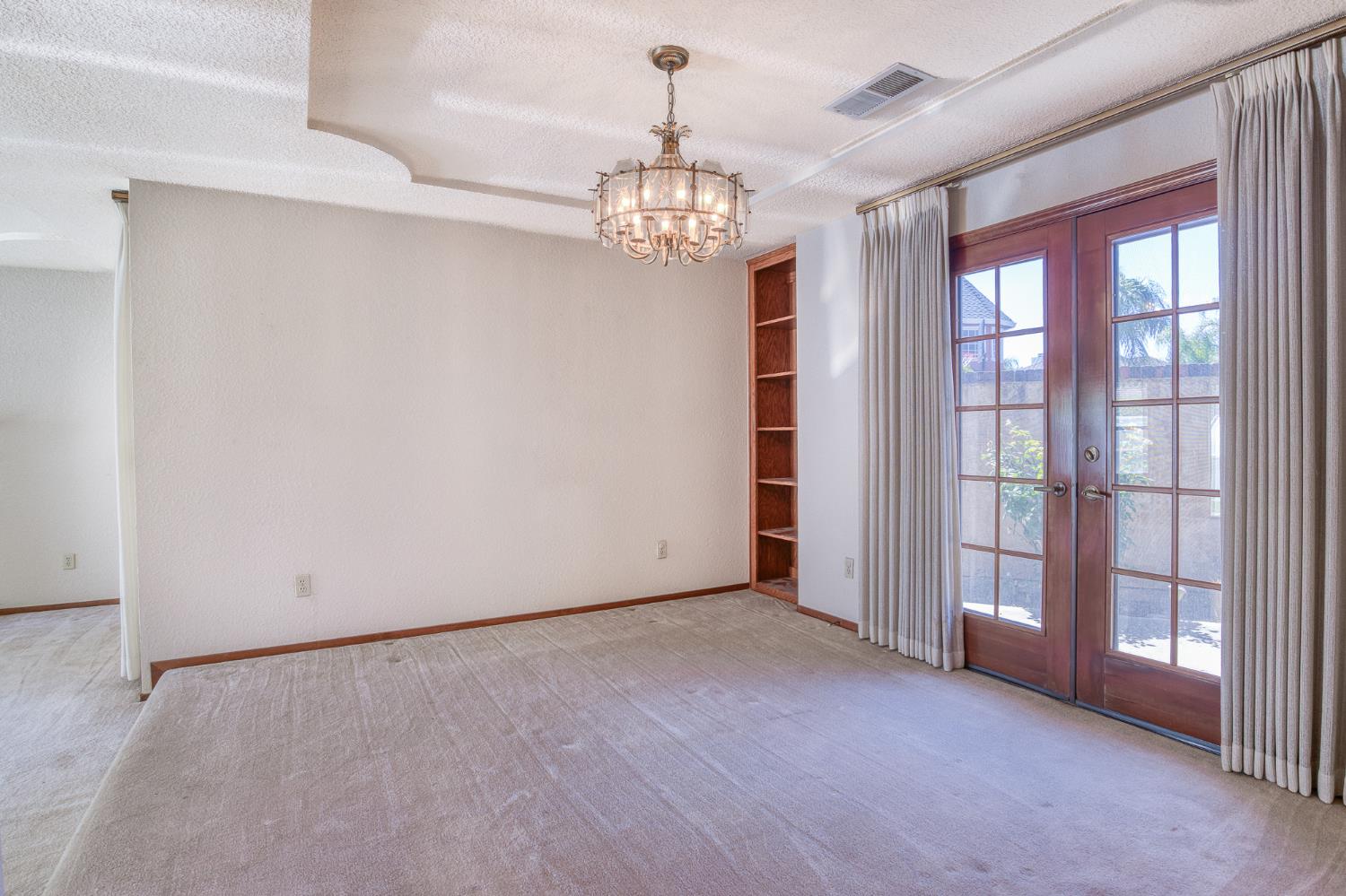 2501 Hilversum Ln, Modesto, CA 95356