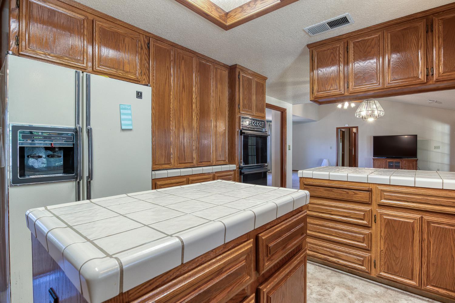 2501 Hilversum Ln, Modesto, CA 95356