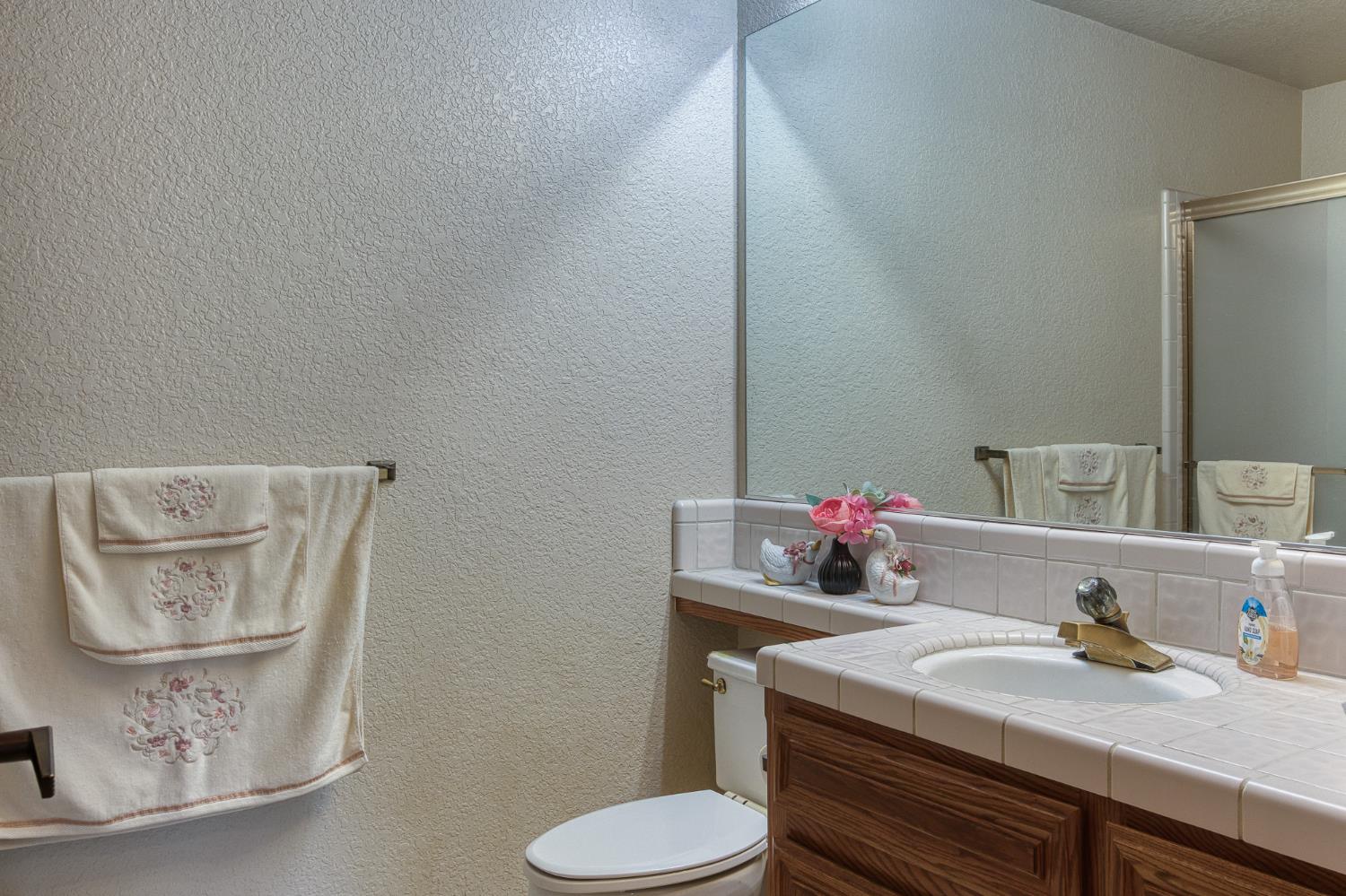 2501 Hilversum Ln, Modesto, CA 95356