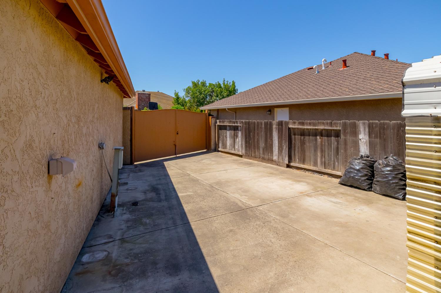 2501 Hilversum Ln, Modesto, CA 95356