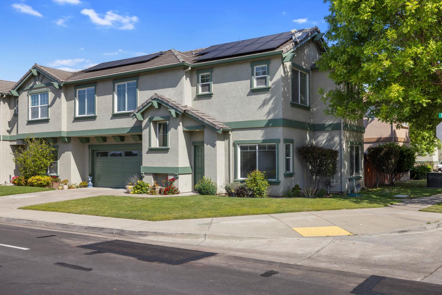 998 E J St, Oakdale, CA 95361