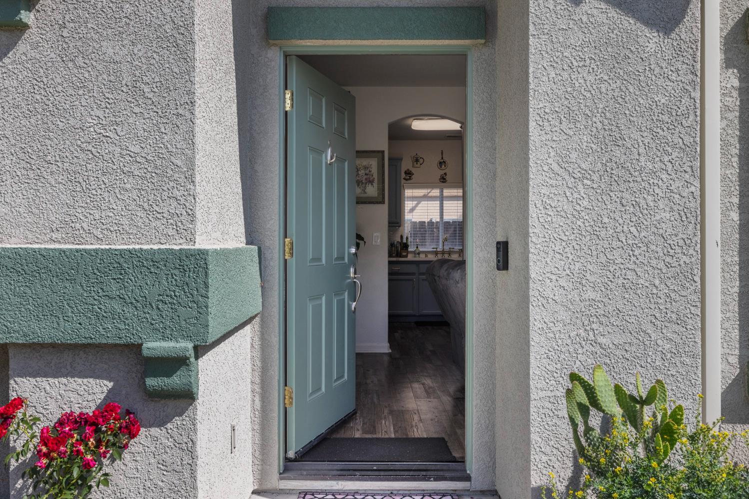 998 E J St, Oakdale, CA 95361