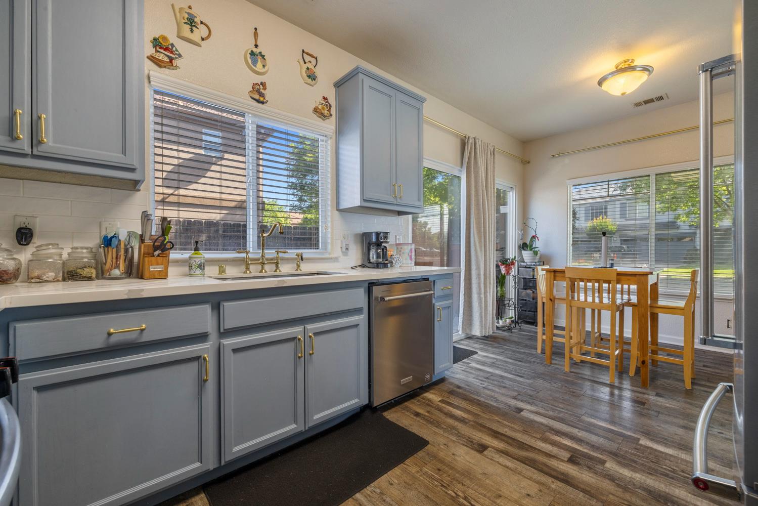 998 E J St, Oakdale, CA 95361