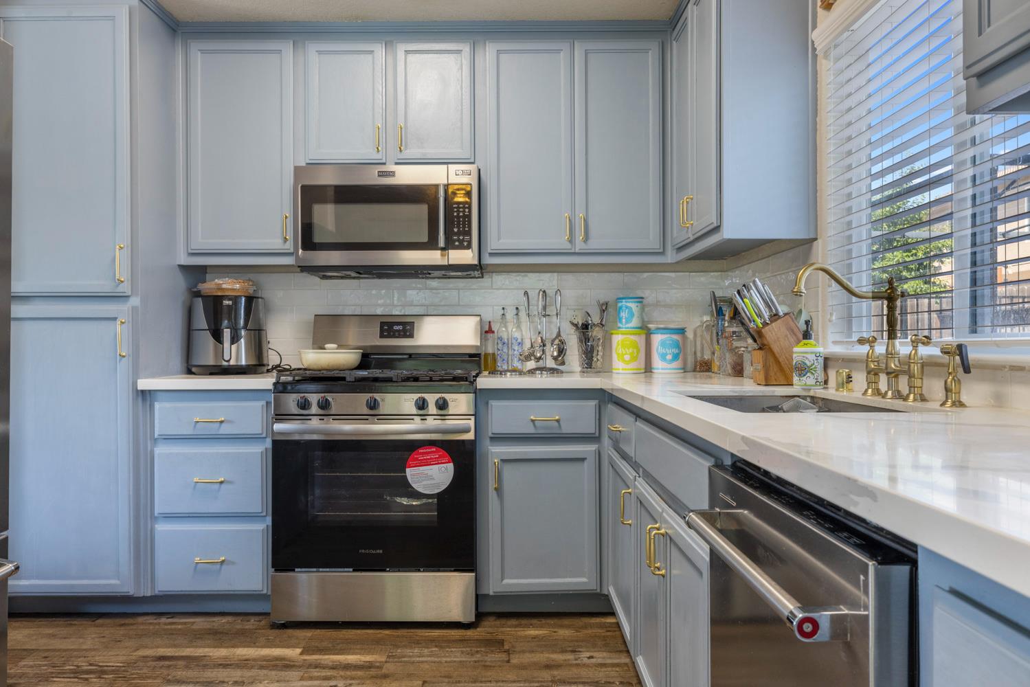 998 E J St, Oakdale, CA 95361