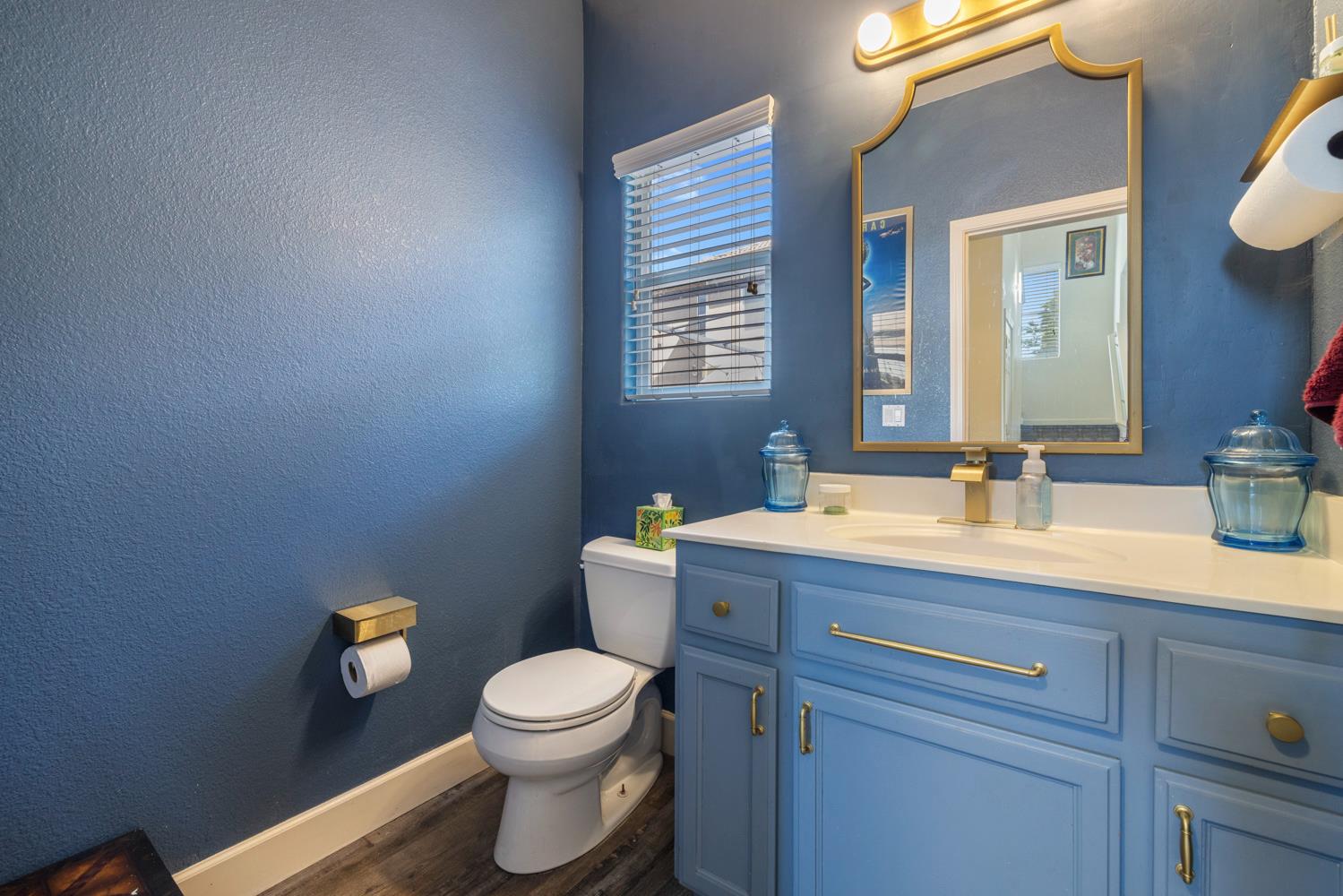 998 E J St, Oakdale, CA 95361
