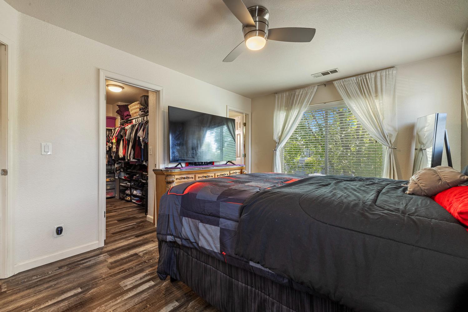 998 E J St, Oakdale, CA 95361