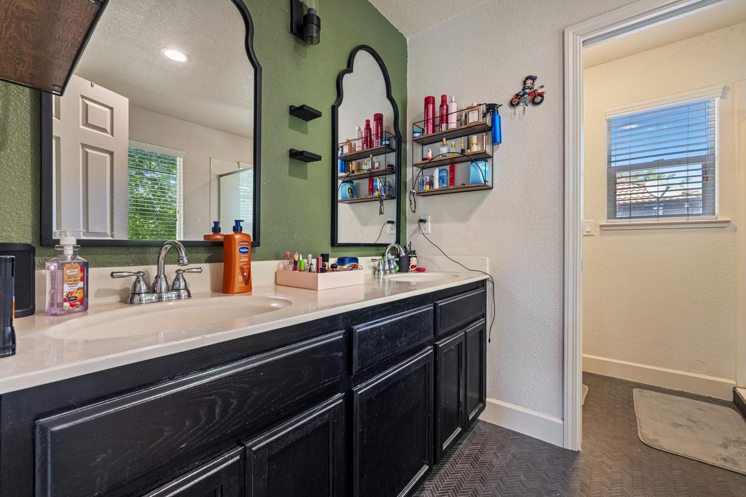 998 E J St, Oakdale, CA 95361