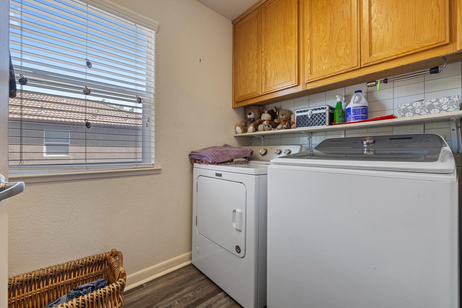 998 E J St, Oakdale, CA 95361