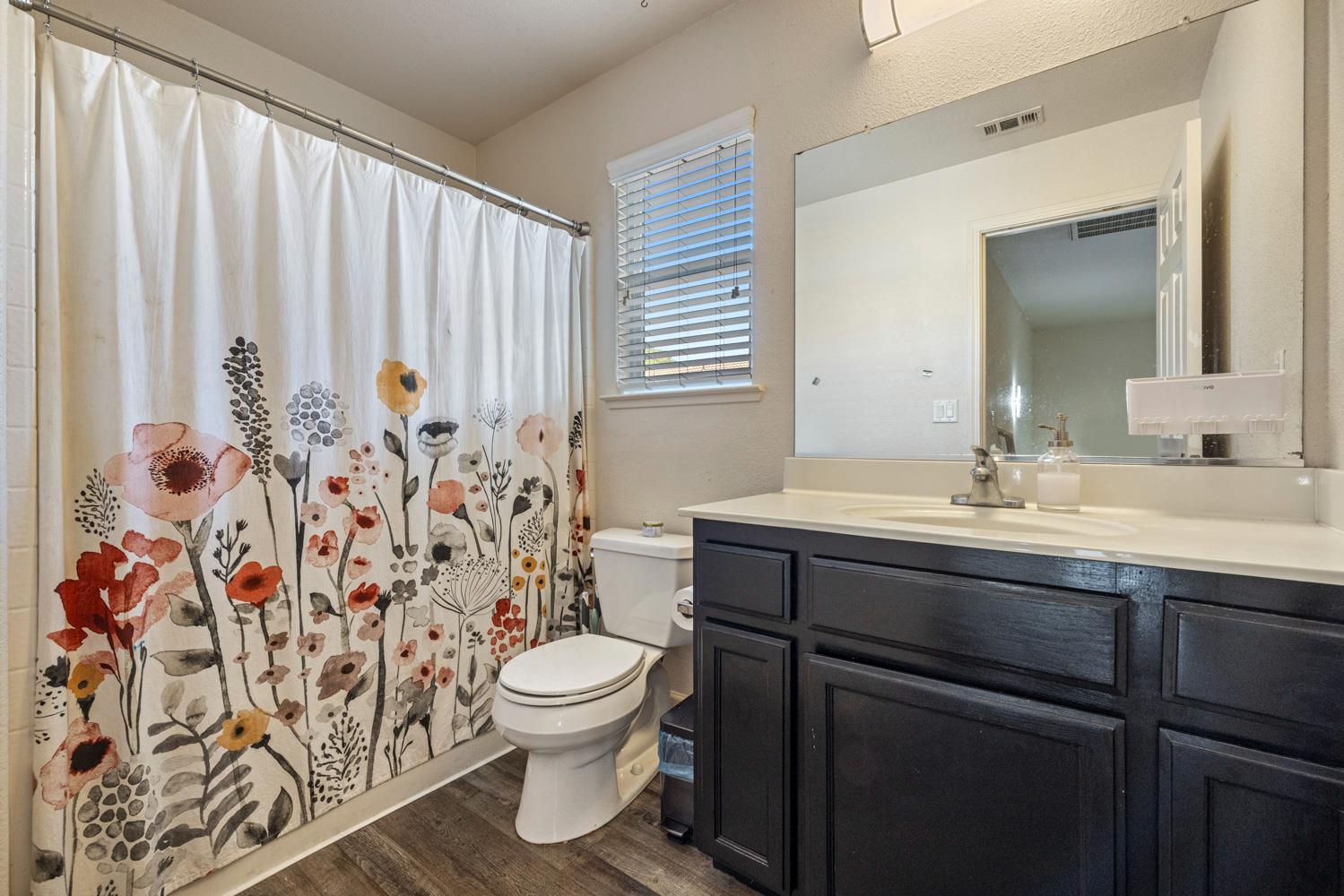 998 E J St, Oakdale, CA 95361