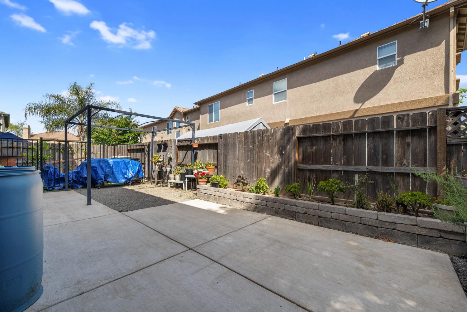 998 E J St, Oakdale, CA 95361