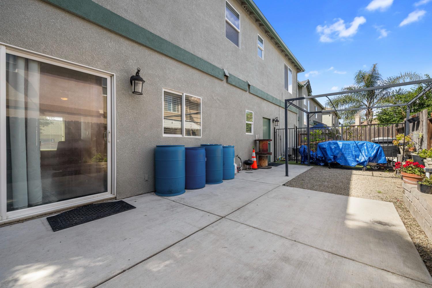 998 E J St, Oakdale, CA 95361