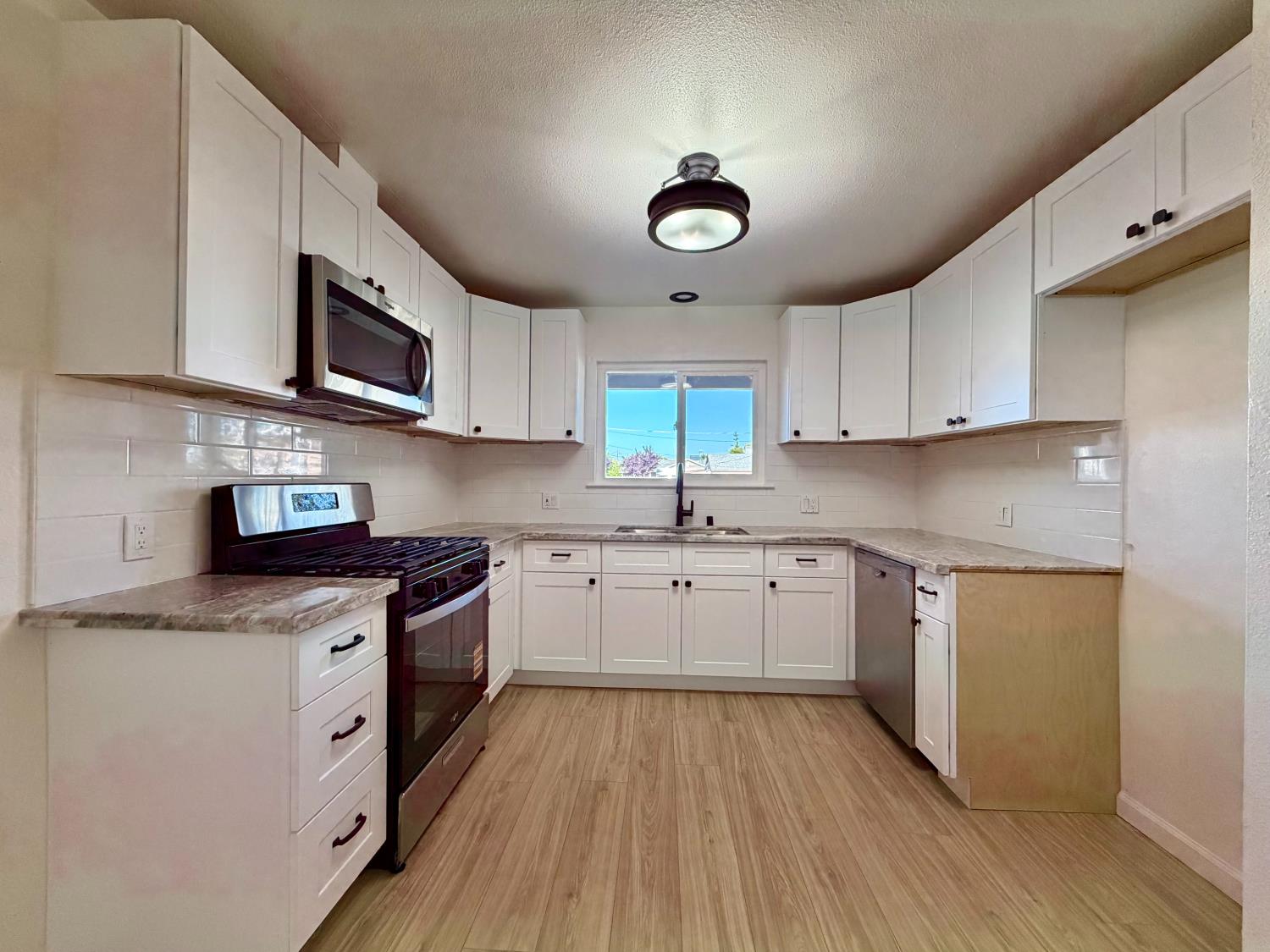 5204 7th St, Keyes, CA 95328