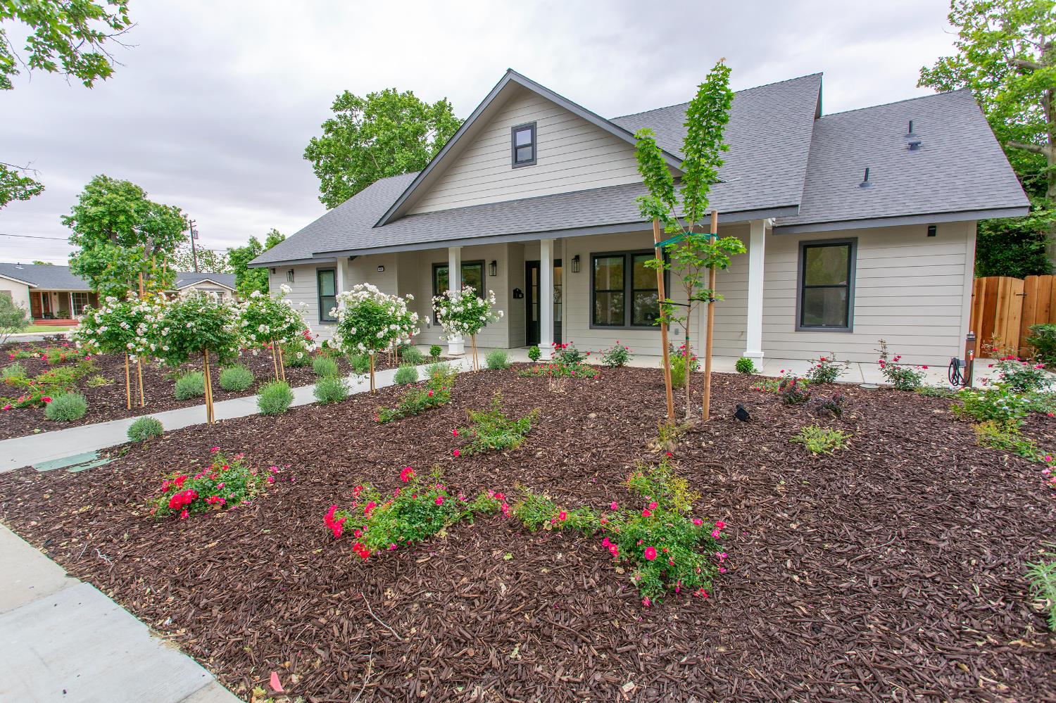1621 S 6th St, Los Banos, CA 93635