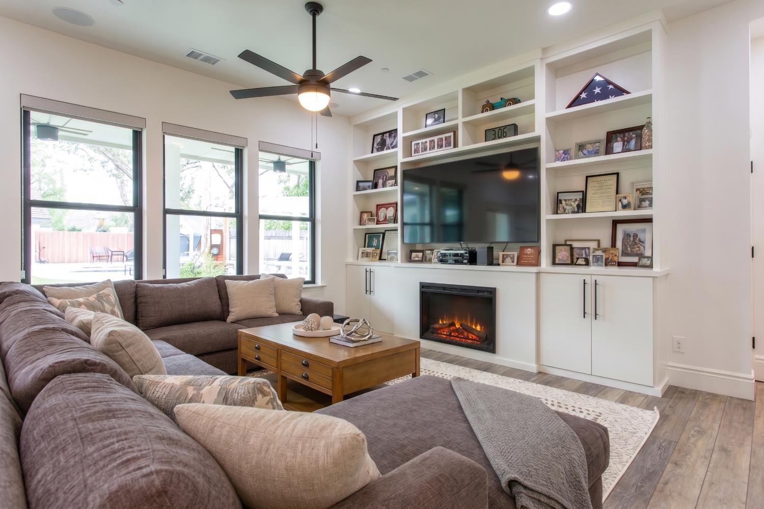 1621 S 6th St, Los Banos, CA 93635
